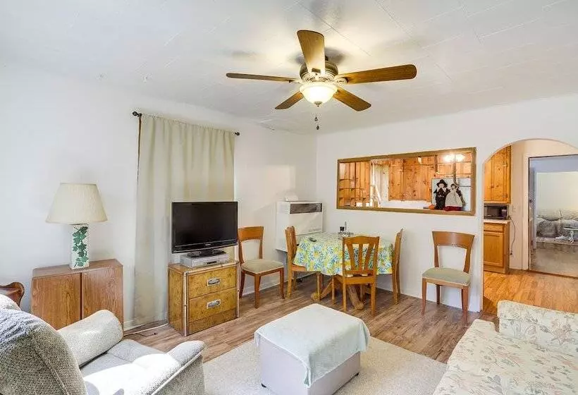 Quaint Grams Lake Cottage Duplex: Pets Welcome!
