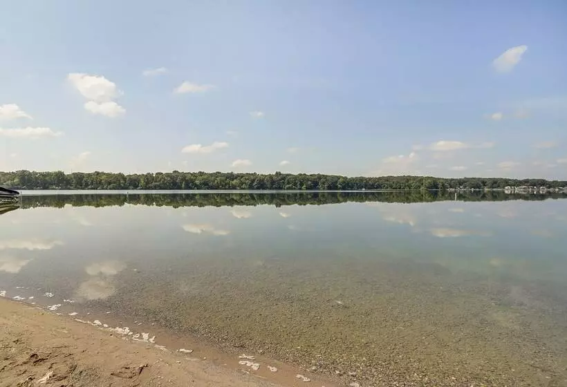 Quaint Grams Lake Cottage Duplex: Pets Welcome!