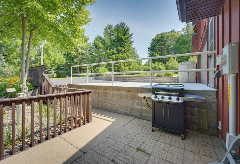 Grill & Fire Pit: Waterfront Cameron Retreat!