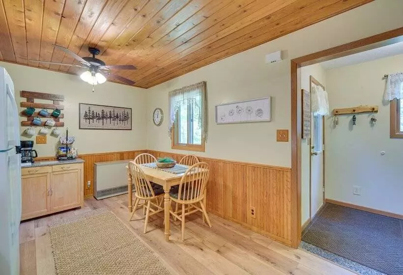 Grill & Fire Pit: Waterfront Cameron Retreat!