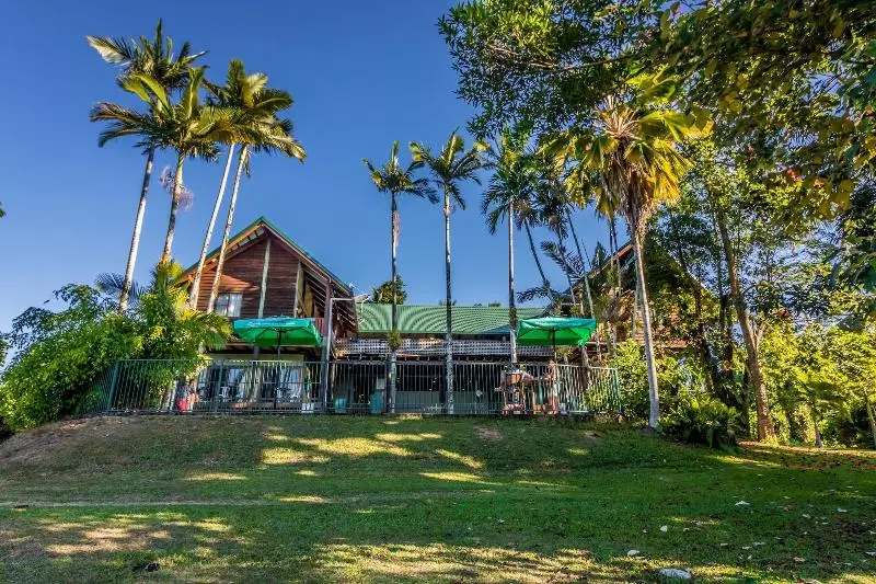 ユースホステル Jackaroo Treehouse Rainforest Retreat