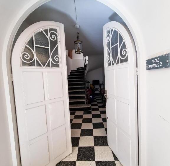 هتل Hôtel Villa Les Orangers