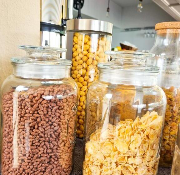 هتل Hôtel Villa Les Orangers