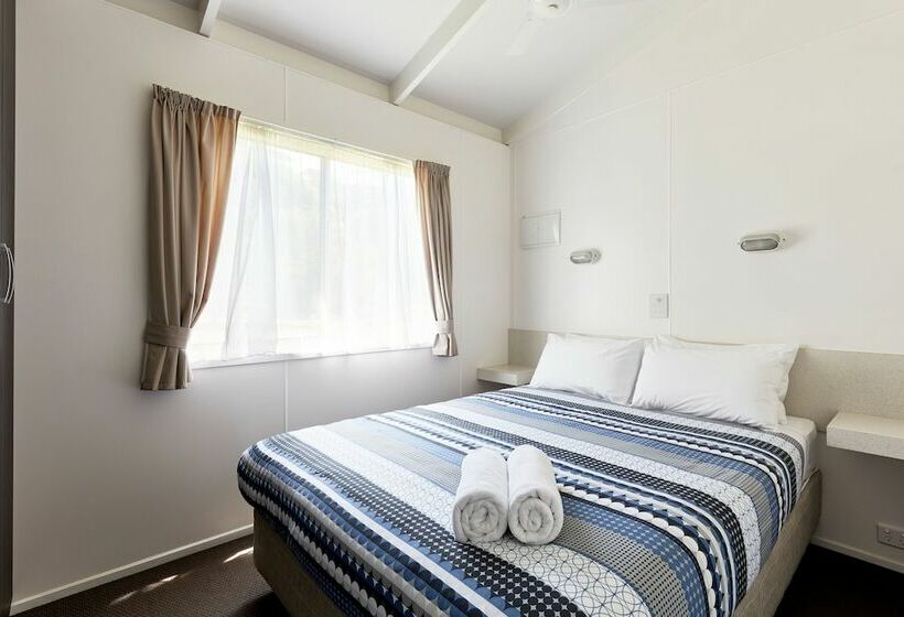 Отель Kennett River Family Caravan Park