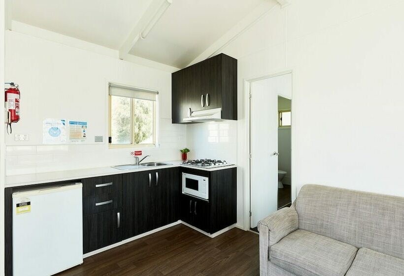 Отель Kennett River Family Caravan Park