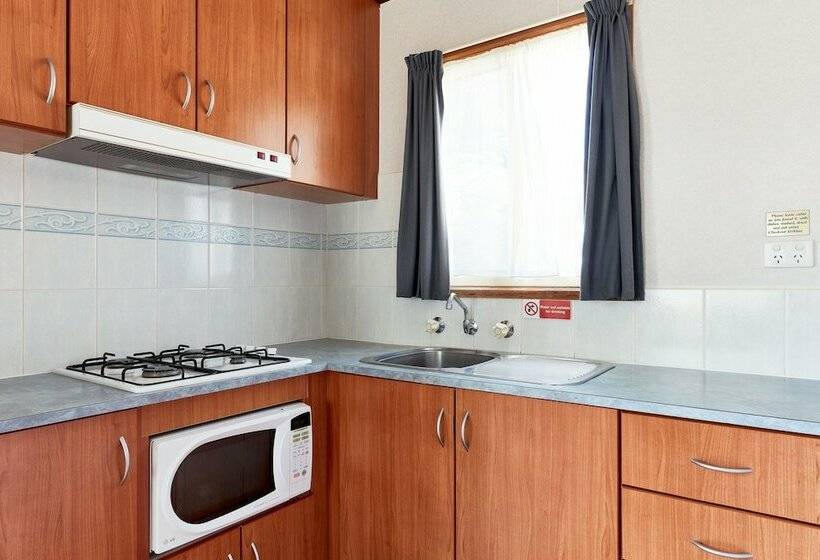 Отель Kennett River Family Caravan Park