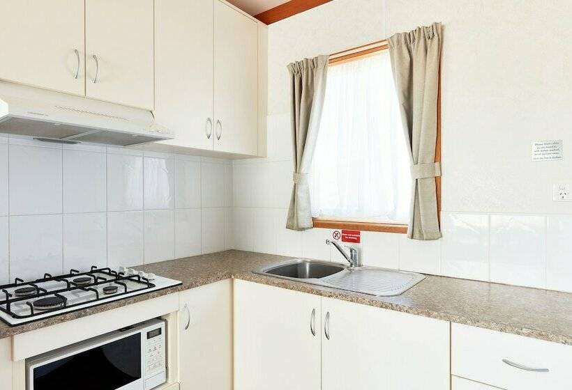 Отель Kennett River Family Caravan Park