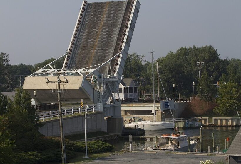 酒店 Knapps Narrows Marina & Inn