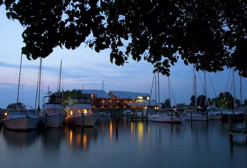 ホテル Knapps Narrows Marina & Inn