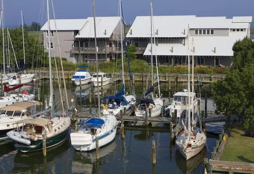 ホテル Knapps Narrows Marina & Inn