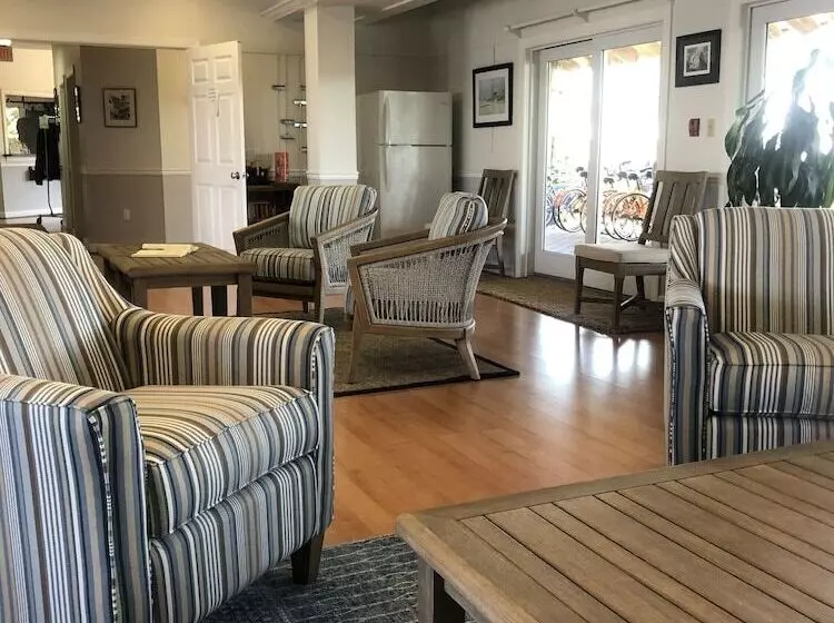 ホテル Knapps Narrows Marina & Inn