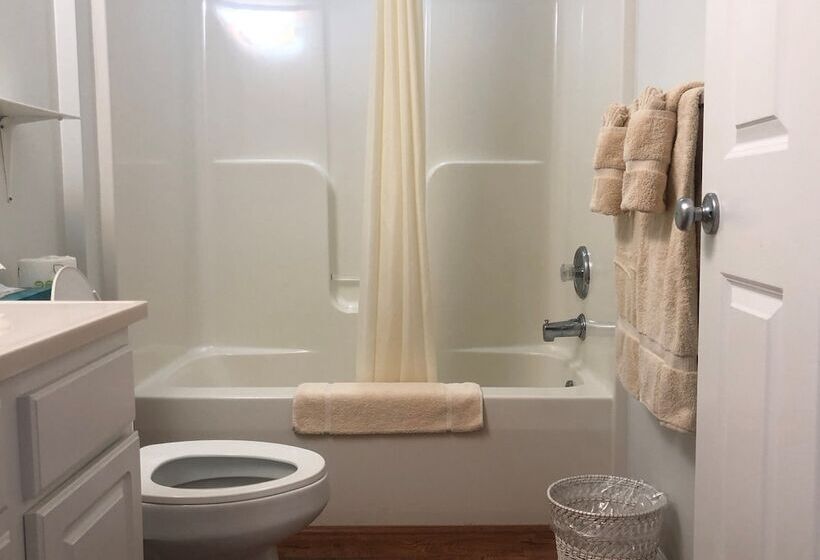 酒店 Knapps Narrows Marina & Inn