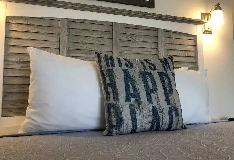ホテル Knapps Narrows Marina & Inn