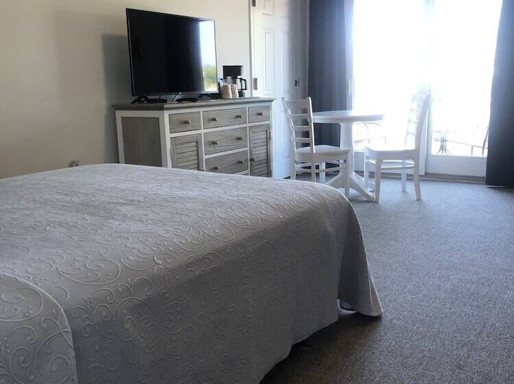 酒店 Knapps Narrows Marina & Inn