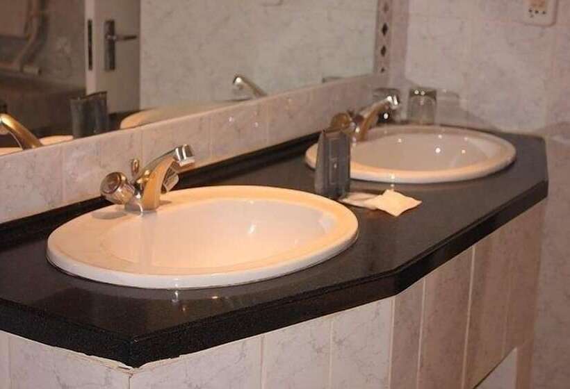 Отель Magalies Manor