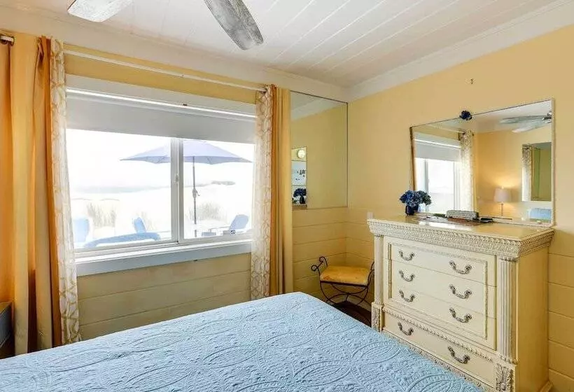 Between The Dunes: Breezy Beachfront Oceano Home!