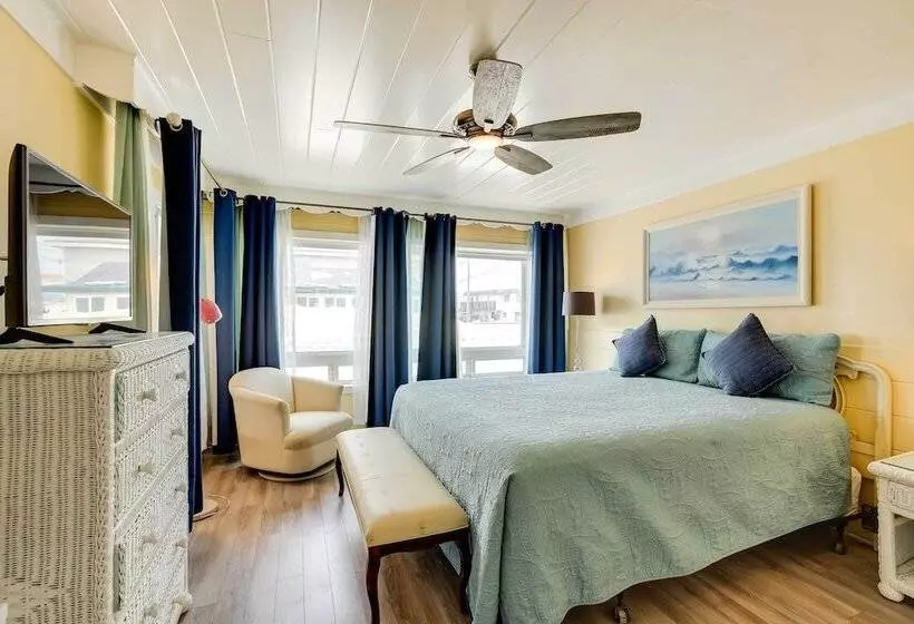 Between The Dunes: Breezy Beachfront Oceano Home!