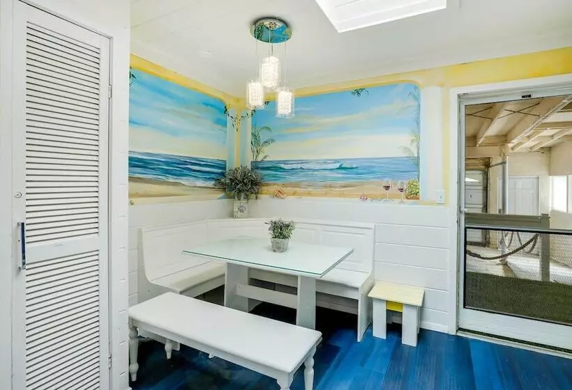 Between The Dunes: Breezy Beachfront Oceano Home!