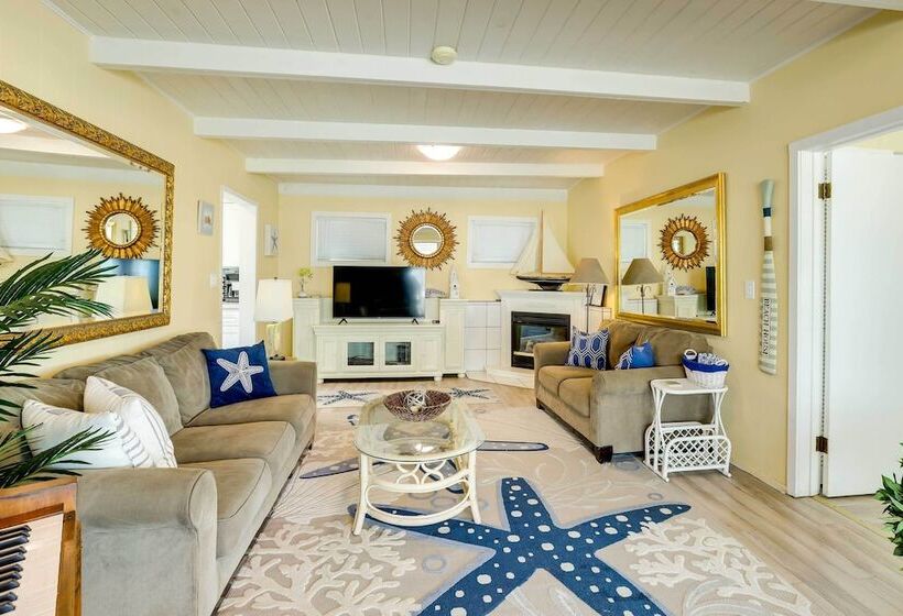Between The Dunes: Breezy Beachfront Oceano Home!
