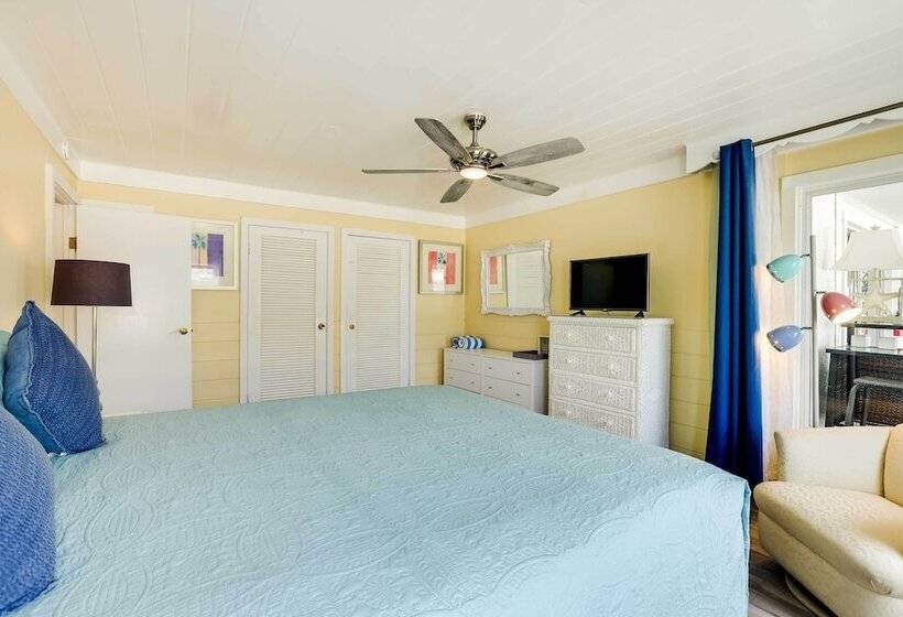 Between The Dunes: Breezy Beachfront Oceano Home!