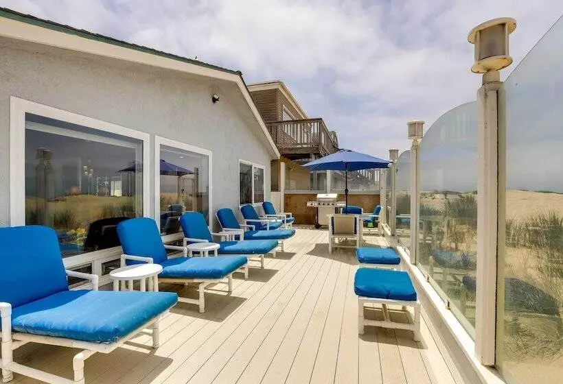 Between The Dunes: Breezy Beachfront Oceano Home!