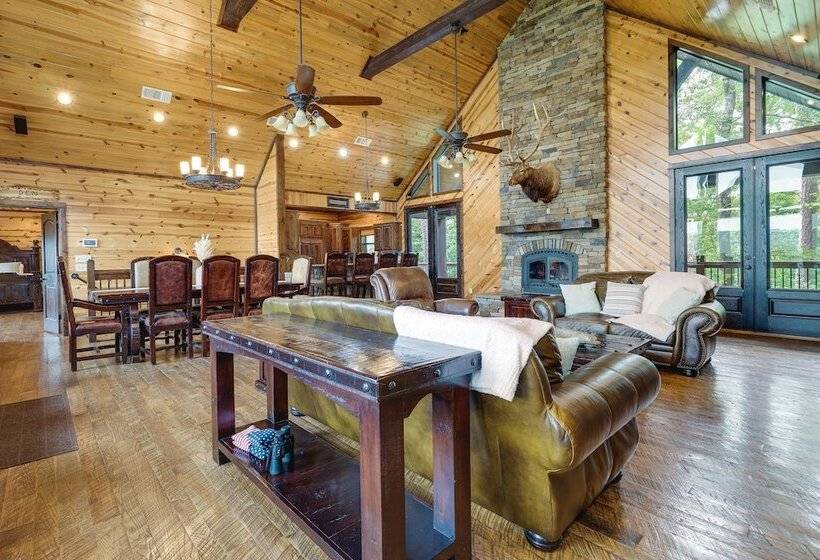 Broken Bow Cabin W/ Game Room & Private Hot Tub!