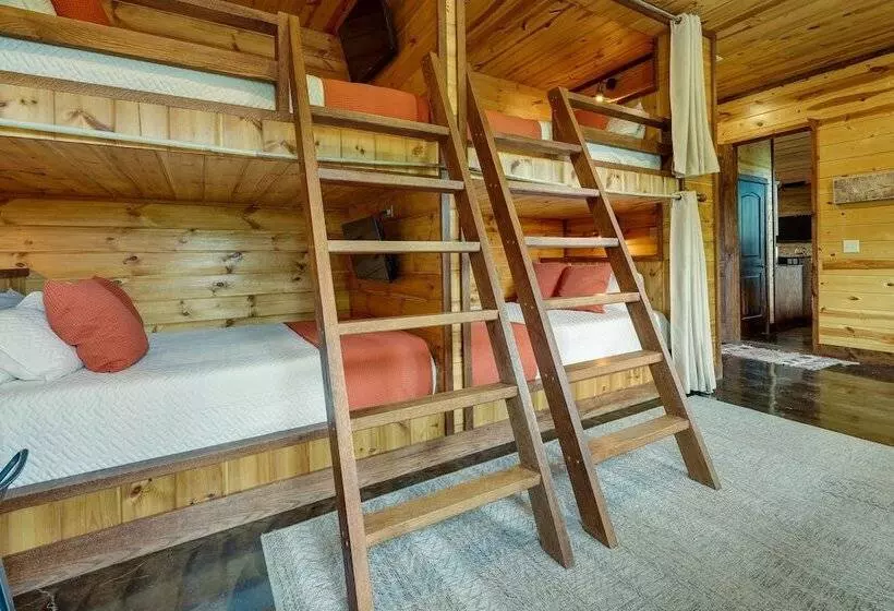 Broken Bow Cabin W/ Game Room & Private Hot Tub!