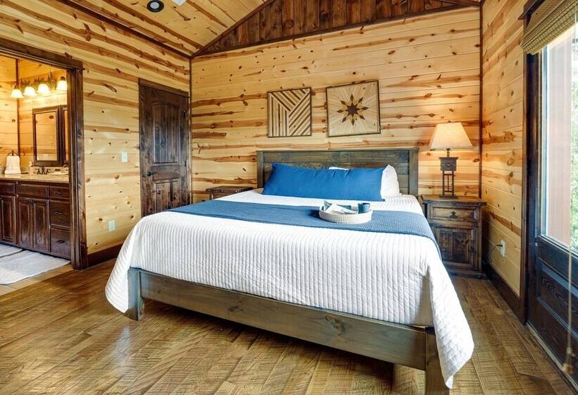 Broken Bow Cabin W/ Game Room & Private Hot Tub!