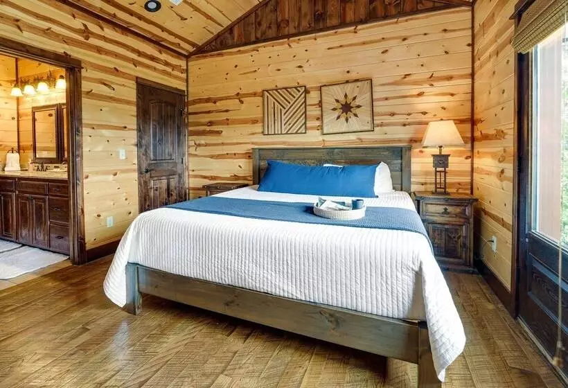 Broken Bow Cabin W/ Game Room & Private Hot Tub!