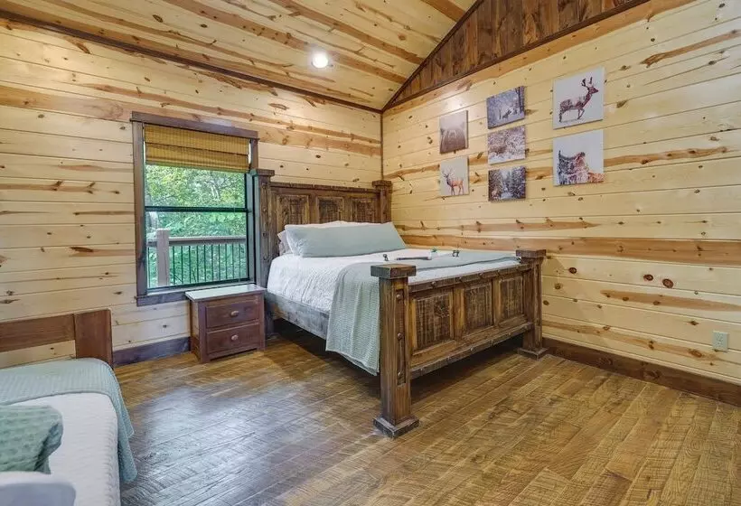 Broken Bow Cabin W/ Game Room & Private Hot Tub!