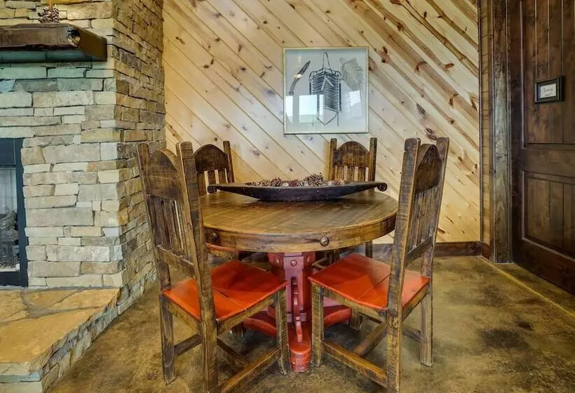Broken Bow Cabin W/ Game Room & Private Hot Tub!