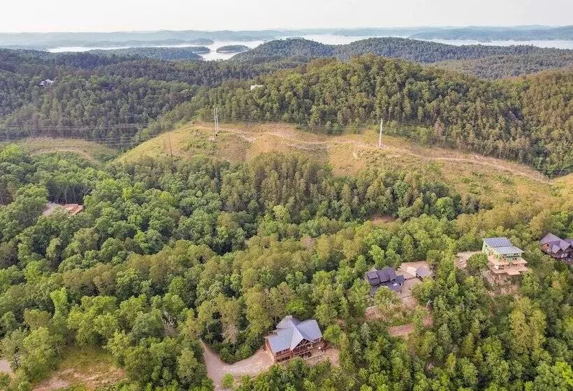 Broken Bow Cabin W/ Game Room & Private Hot Tub!