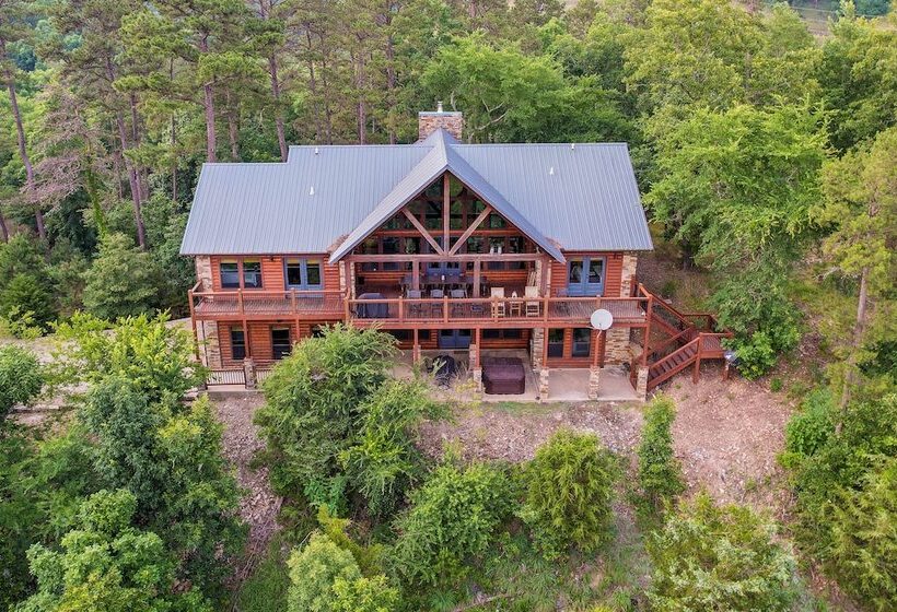 Broken Bow Cabin W/ Game Room & Private Hot Tub!