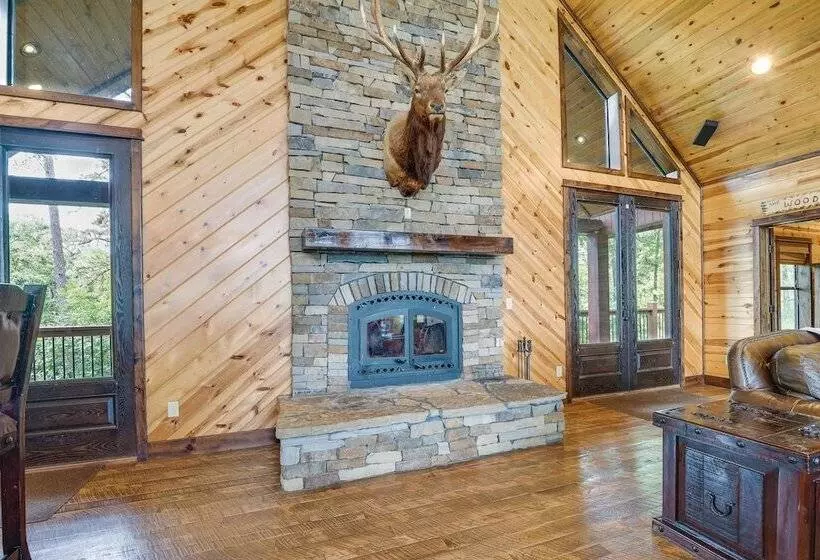 Broken Bow Cabin W/ Game Room & Private Hot Tub!