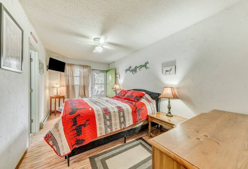 Cloudcroft Retreat W/ Hot Tub, Grill, & Deck!