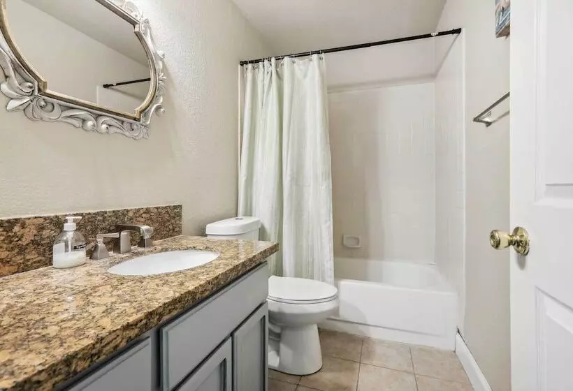 Charming Elk Grove Home   15 Mi To Sacramento!
