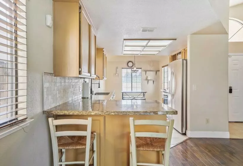 Charming Elk Grove Home   15 Mi To Sacramento!