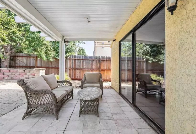 Charming Elk Grove Home   15 Mi To Sacramento!