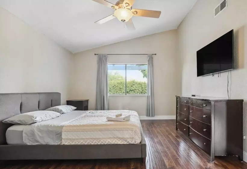 Charming Elk Grove Home   15 Mi To Sacramento!