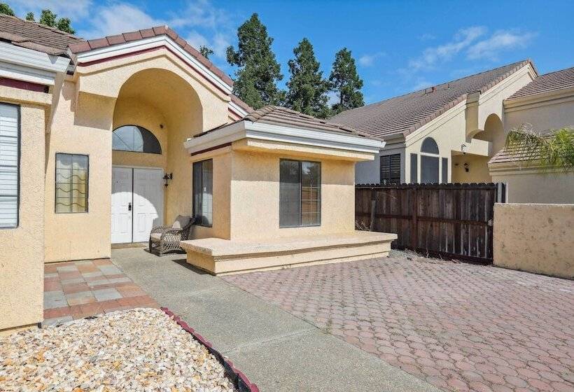 Charming Elk Grove Home 15 Mi To Sacramento!
