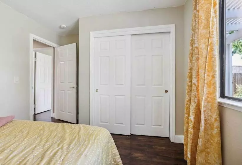 Charming Elk Grove Home   15 Mi To Sacramento!