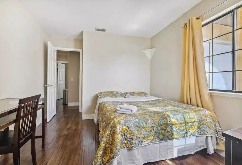 Charming Elk Grove Home   15 Mi To Sacramento!