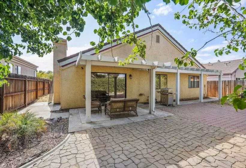 Charming Elk Grove Home   15 Mi To Sacramento!