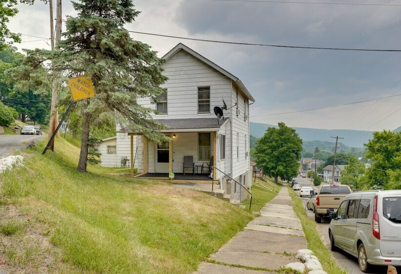 Charming Emporium Home Near Hiking Trails!