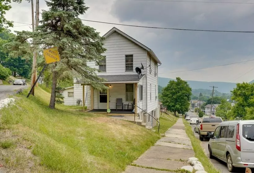 Charming Emporium Home Near Hiking Trails!