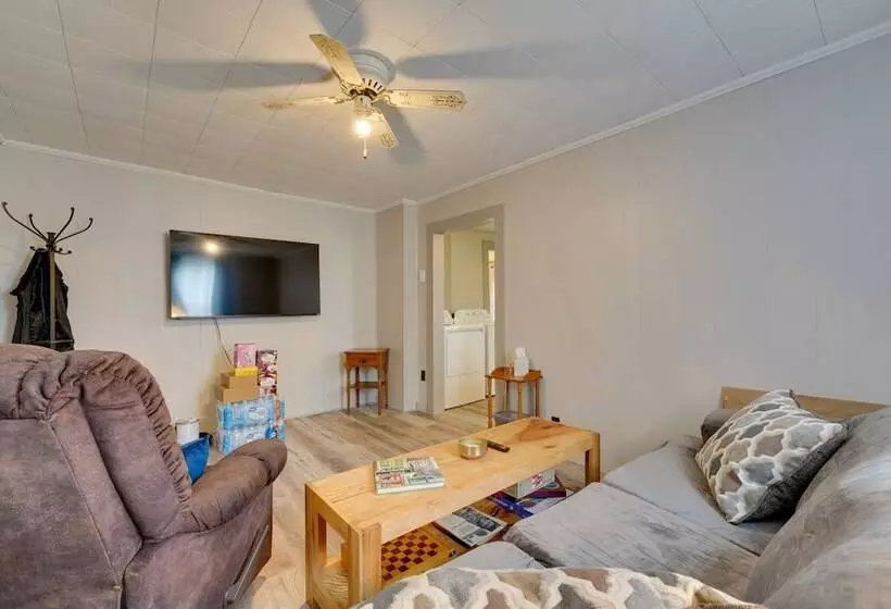 Charming Emporium Home Near Hiking Trails!