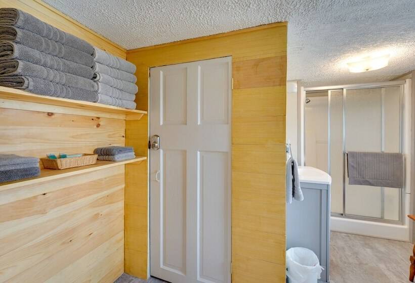 Charming Emporium Home Near Hiking Trails!