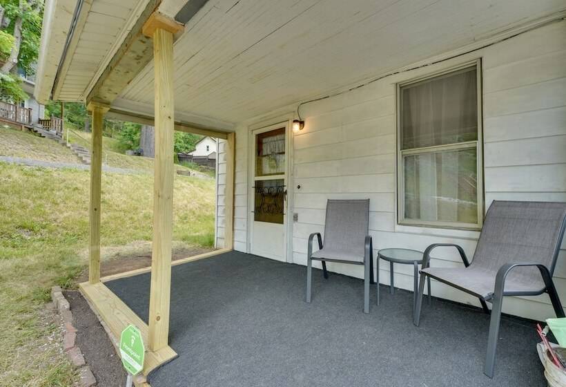 Charming Emporium Home Near Hiking Trails!