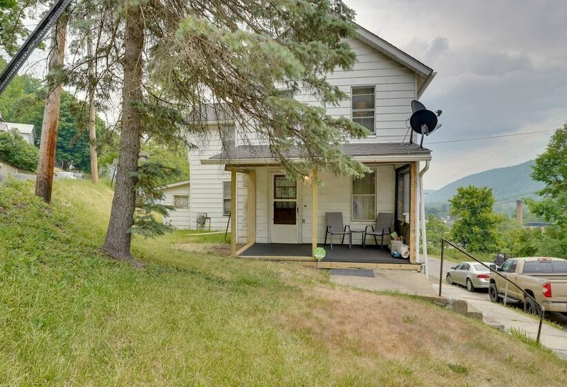 Charming Emporium Home Near Hiking Trails!