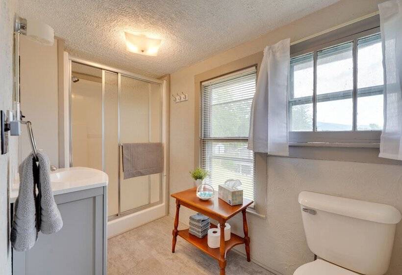 Charming Emporium Home Near Hiking Trails!